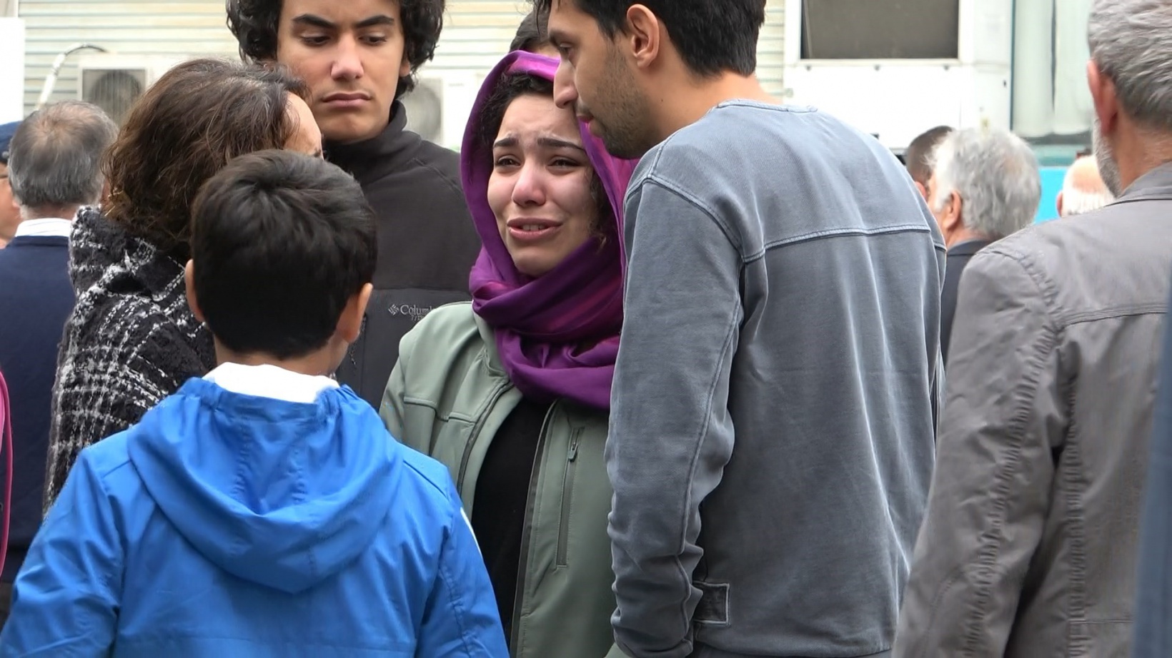 Gözyaşlarıyla son yolculuklarına uğurlandılar 6