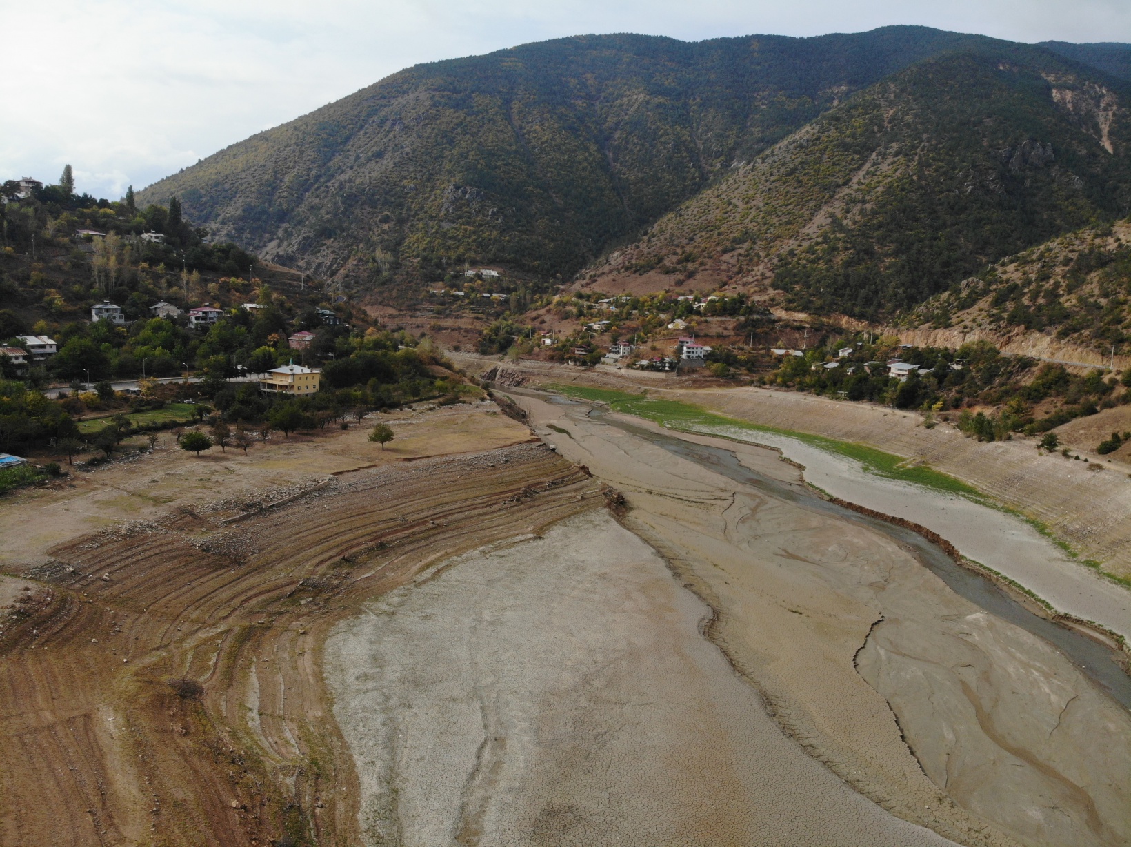 Sular çekildi tarihi Torul Köprüsü gün yüzüne çıktı  4