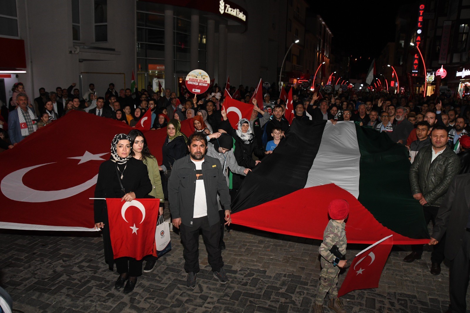 Gümüşhane’de bin kişi Filistin için yürüdü 1