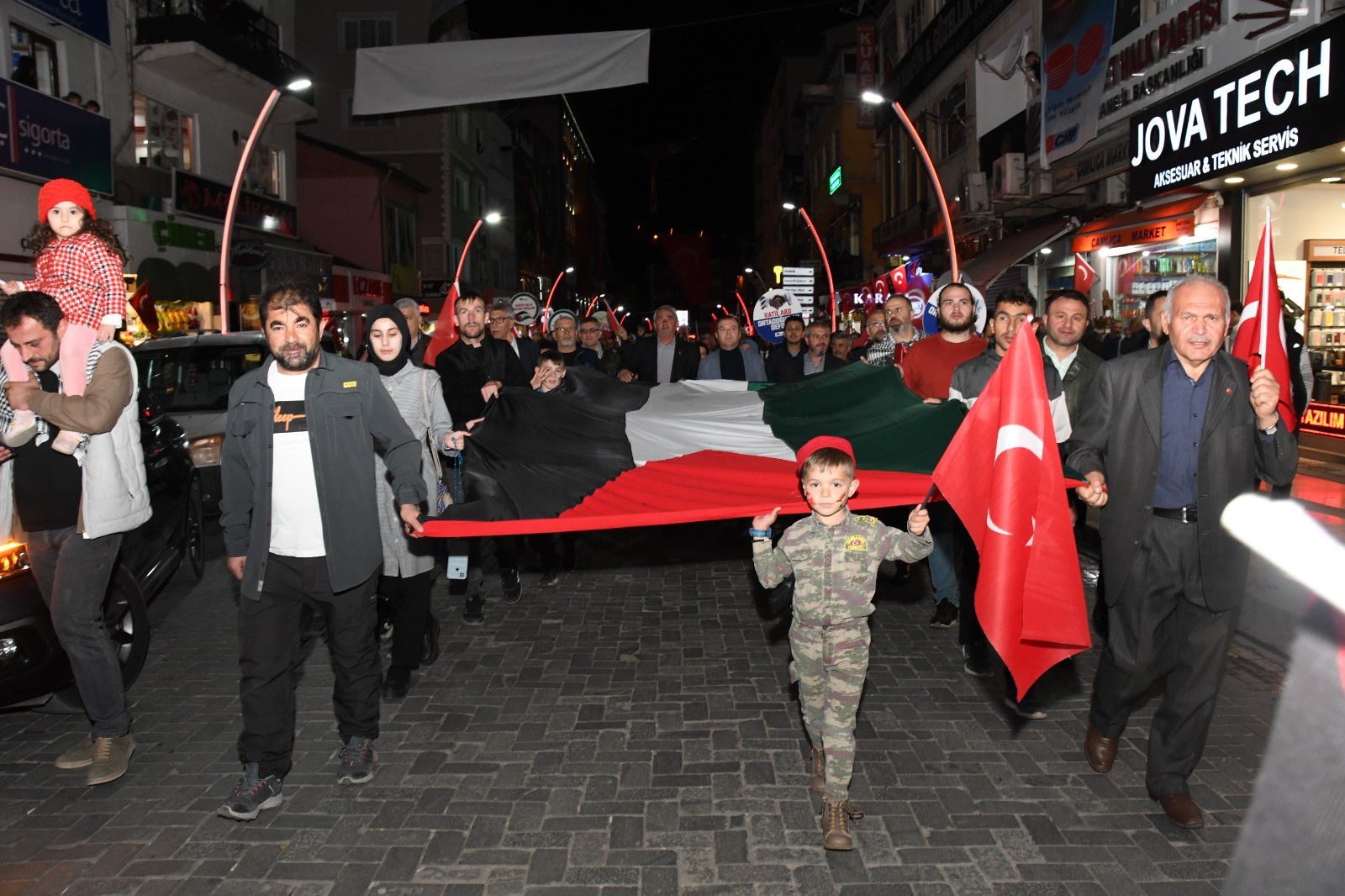 Gümüşhane’de bin kişi Filistin için yürüdü 3