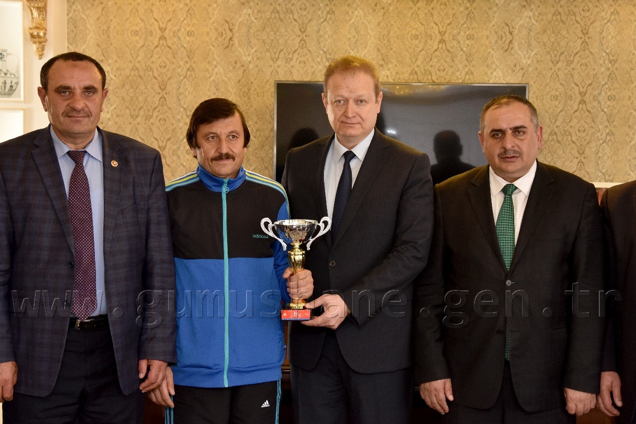 Maratoncu İl Genel Meclis Üyesi Vali Yavuz’u Ziyaret Etti 6