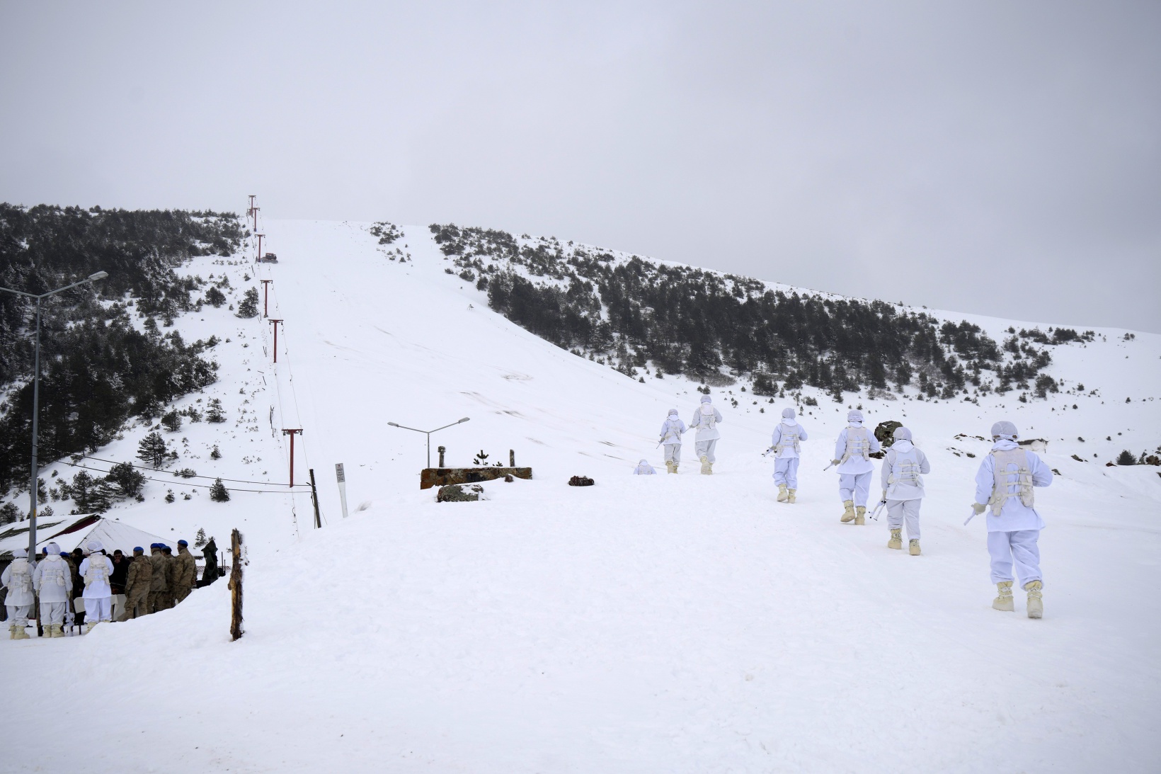 JAK timleri Zigana Dağında üniversite öğrencilerine çığda arama eğitimi verdi 11