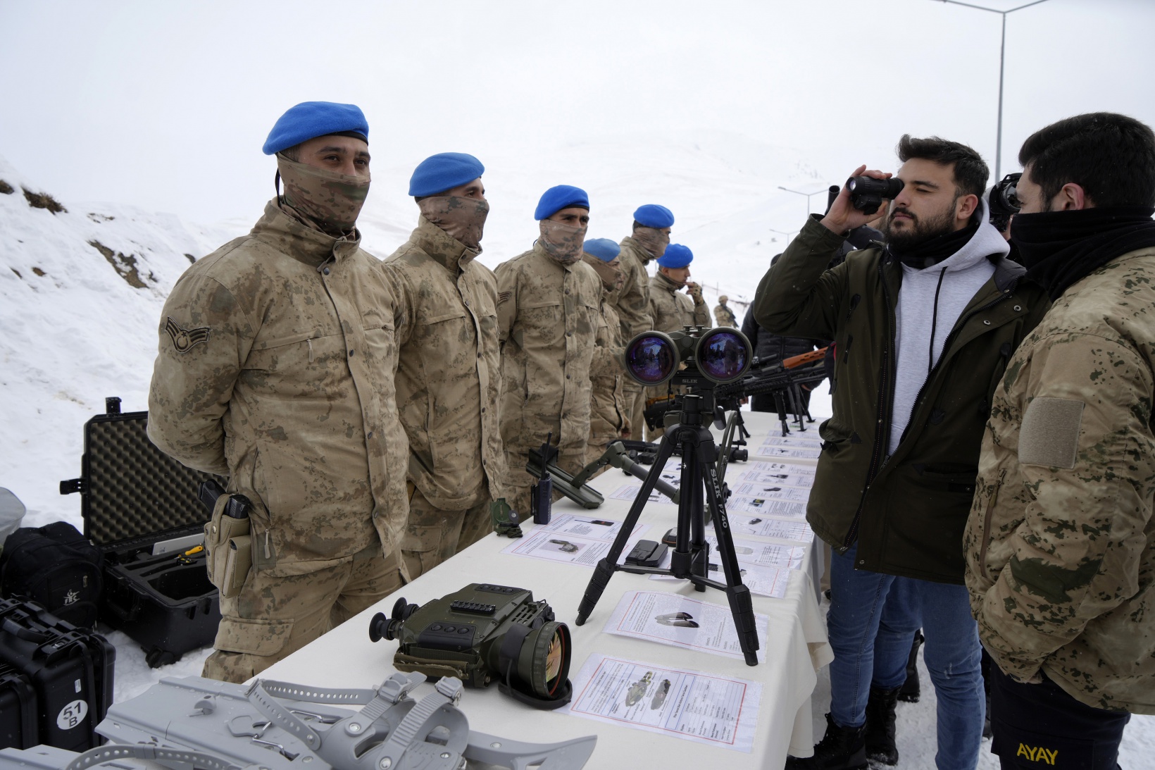 JAK timleri Zigana Dağında üniversite öğrencilerine çığda arama eğitimi verdi 7