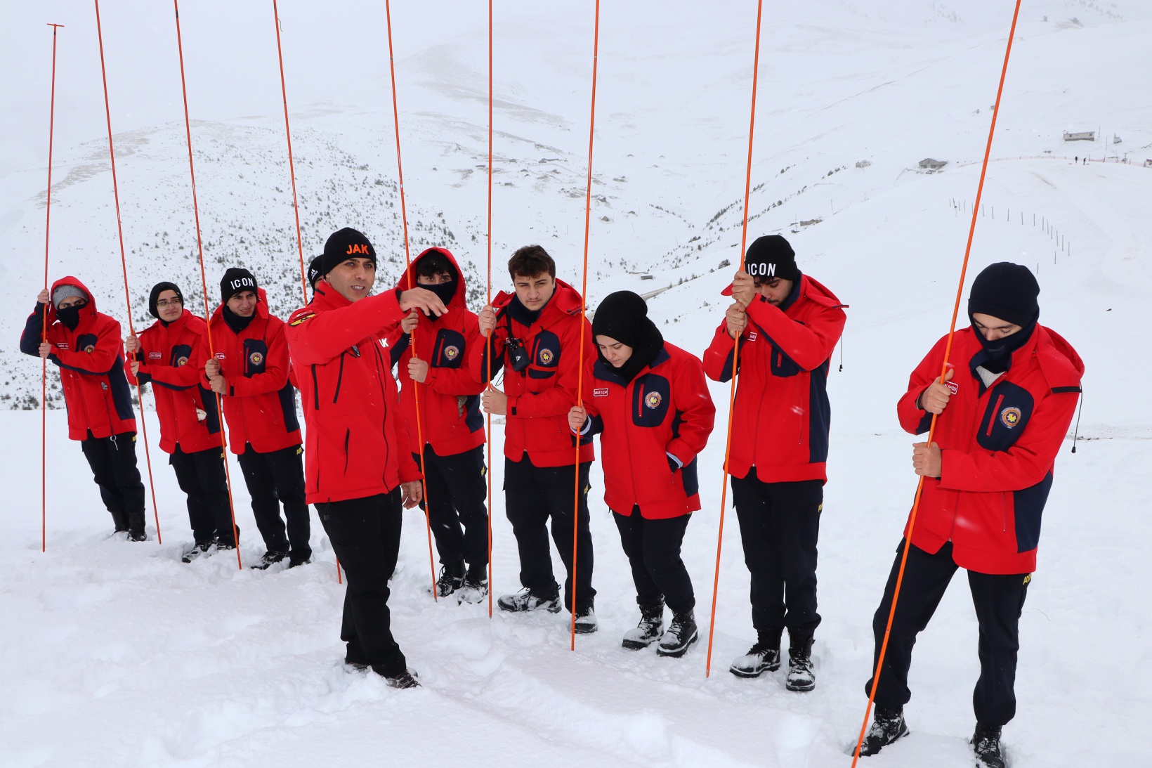 JAK timleri Zigana Dağında üniversite öğrencilerine çığda arama eğitimi verdi 3