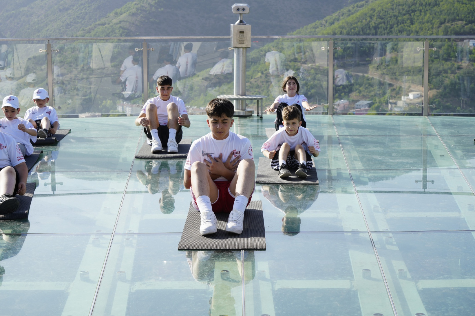 ‘Hareketlilik Yılı'nı 240 metre yükseklikte kutladılar 3