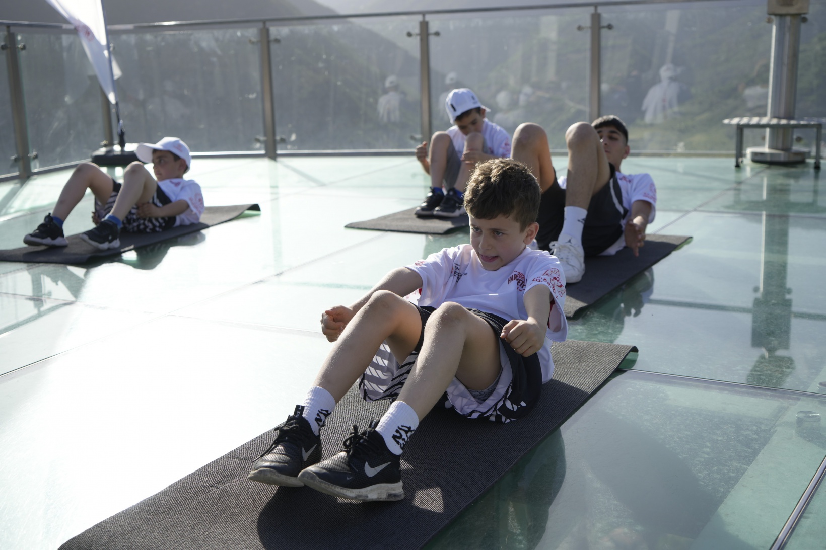 ‘Hareketlilik Yılı'nı 240 metre yükseklikte kutladılar 1