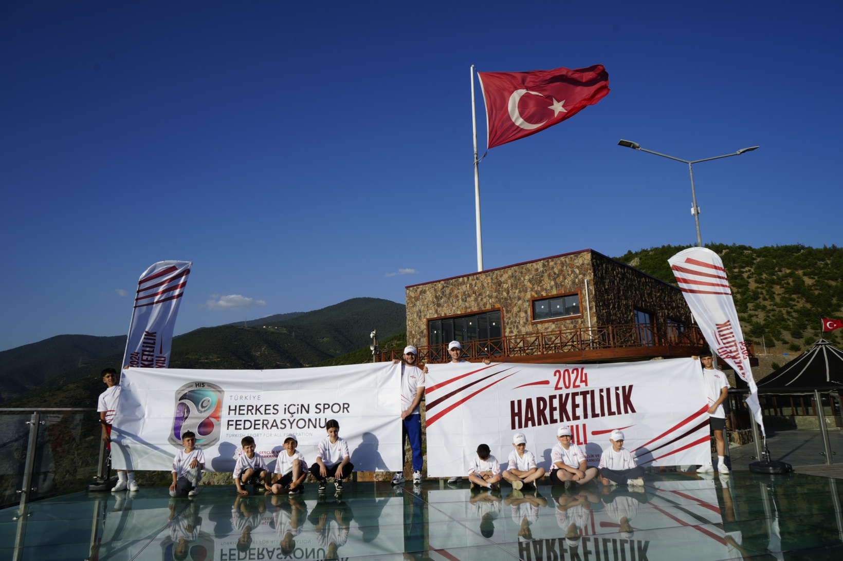 ‘Hareketlilik Yılı'nı 240 metre yükseklikte kutladılar 2