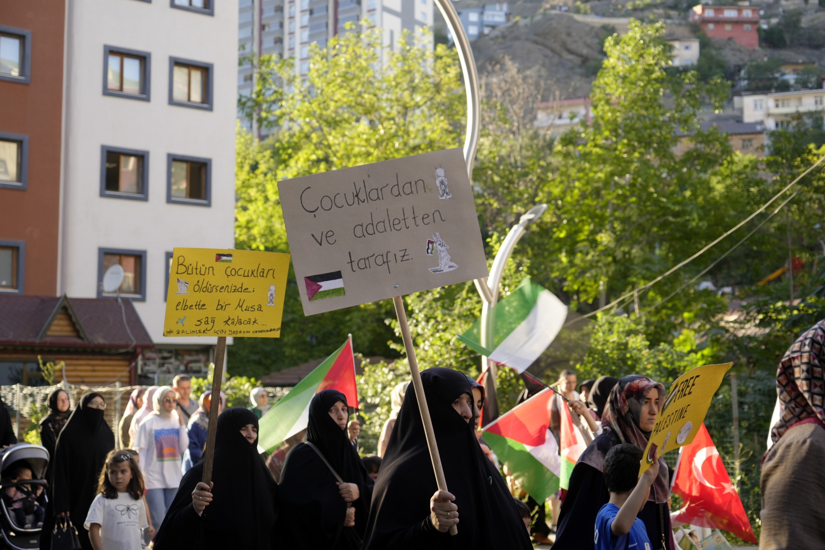 Gümüşhane’de yüzlerce kişi Haniye ve Filistin için yürüdü 25