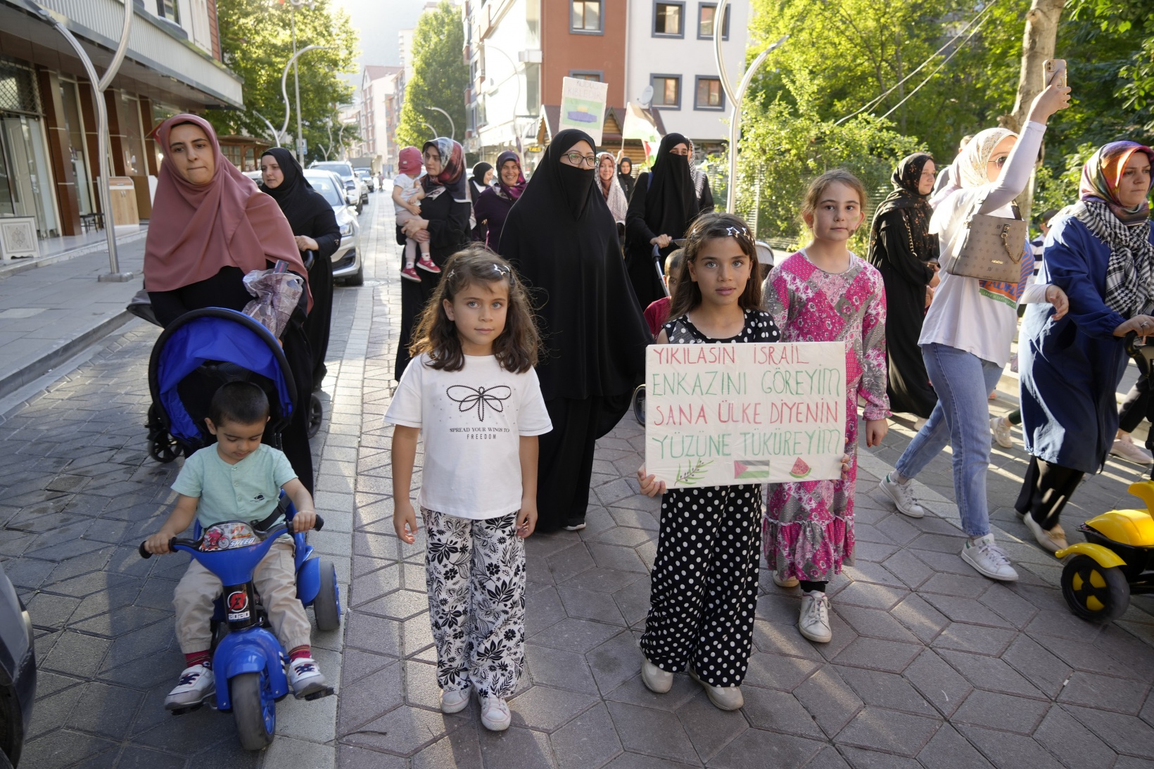 Gümüşhane’de yüzlerce kişi Haniye ve Filistin için yürüdü 29