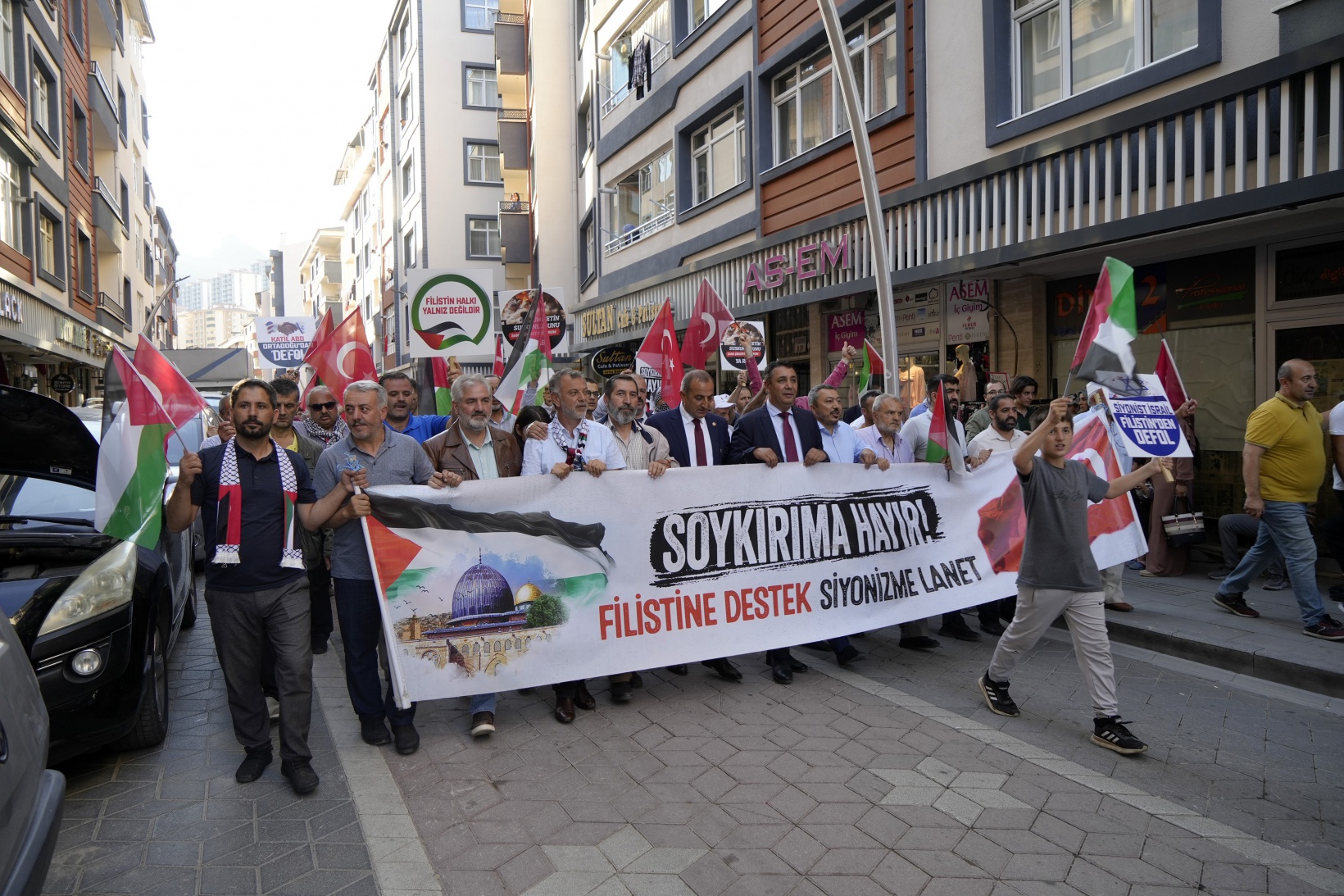 Gümüşhane’de yüzlerce kişi Haniye ve Filistin için yürüdü 22