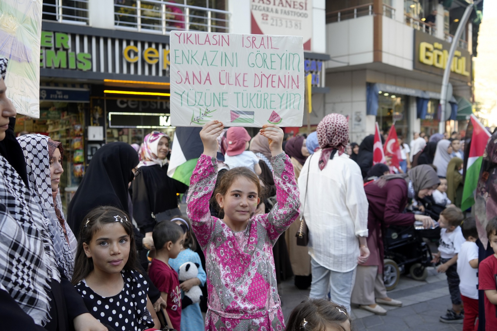 Gümüşhane’de yüzlerce kişi Haniye ve Filistin için yürüdü 26