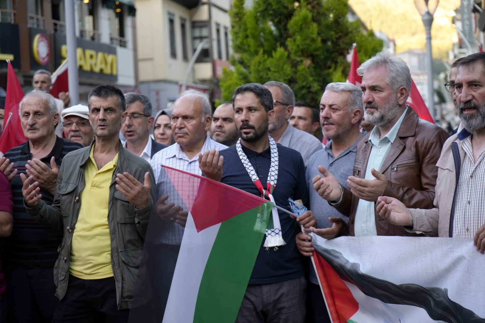 Gümüşhane’de yüzlerce kişi Haniye ve Filistin için yürüdü 7