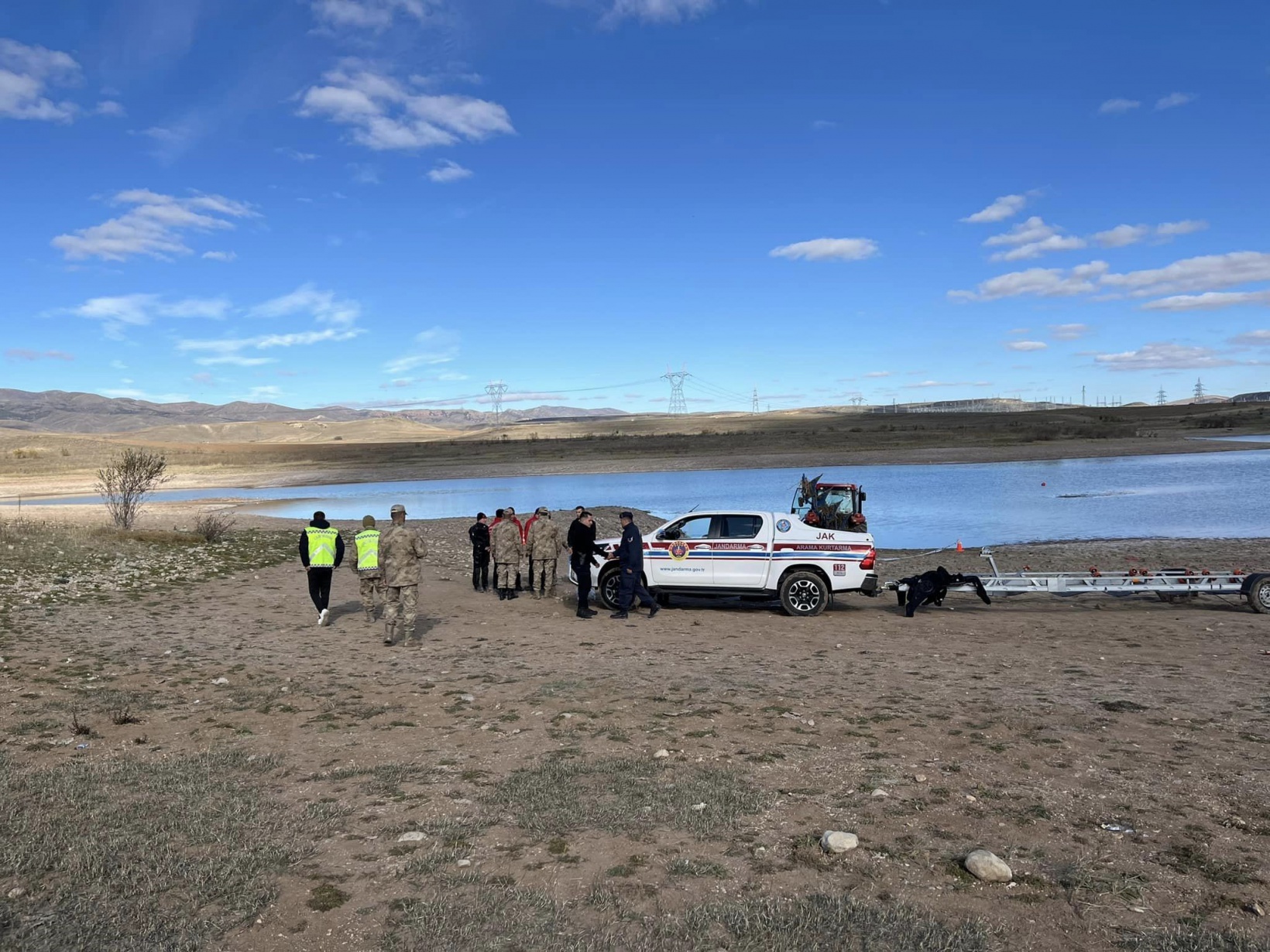 İntihar etmek için gölete gittiğini söyleyen genç 17 saattir aranıyor 6