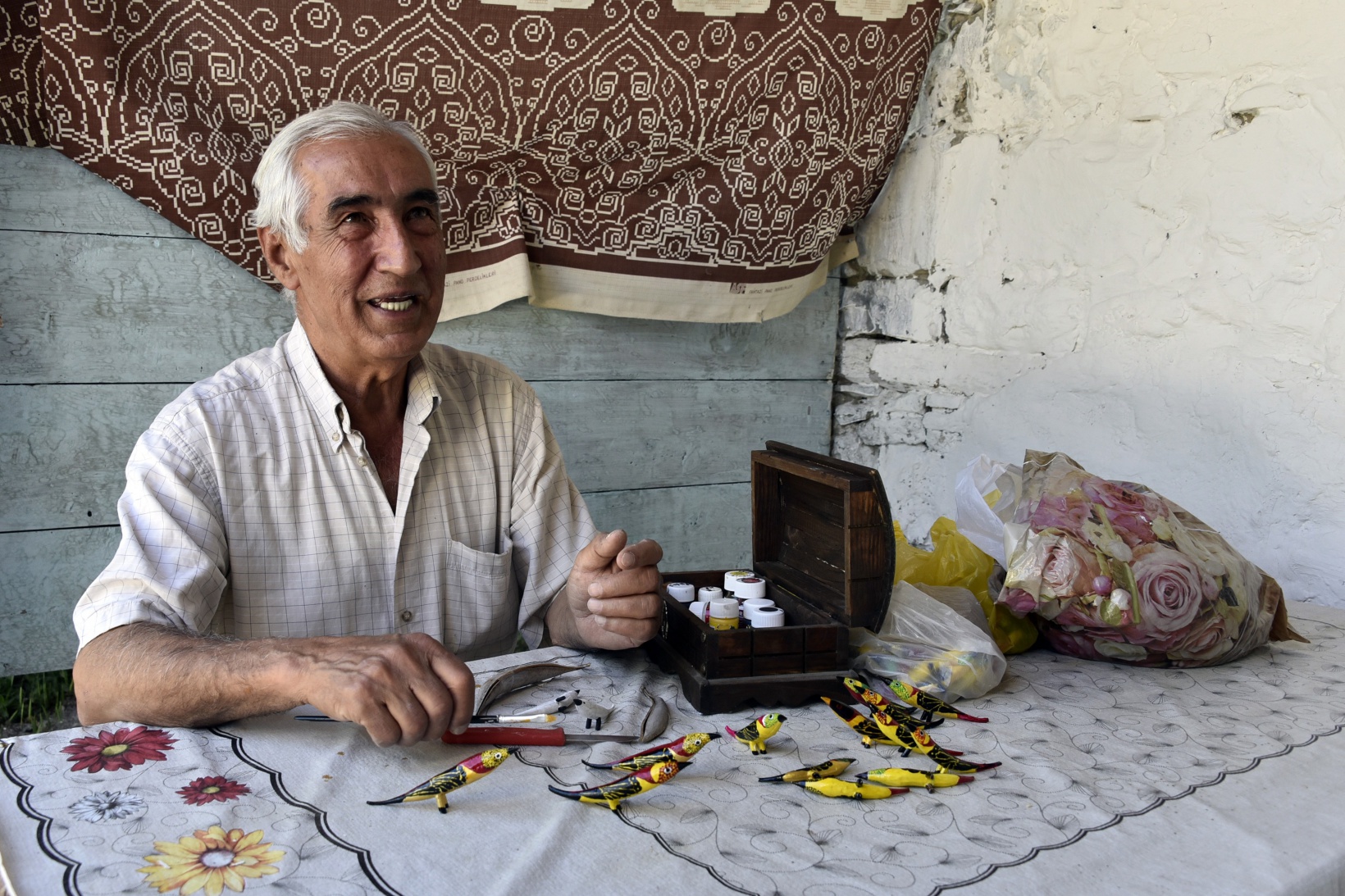 Bitki tohumlarından hayvan figürleri yapıyor 8