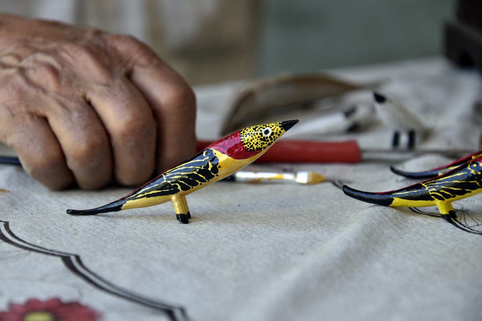 Bitki tohumlarından hayvan figürleri yapıyor 2