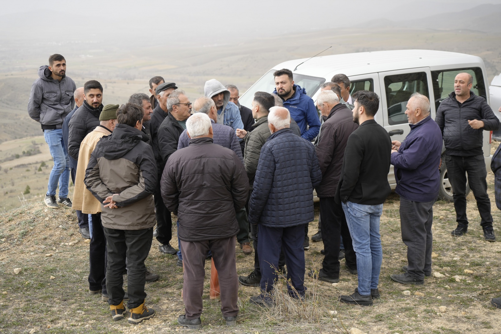 Gümüşhane'de vatandaşlar köylerine yapılması planlanan köpek barınağına tepki gösterdi 4