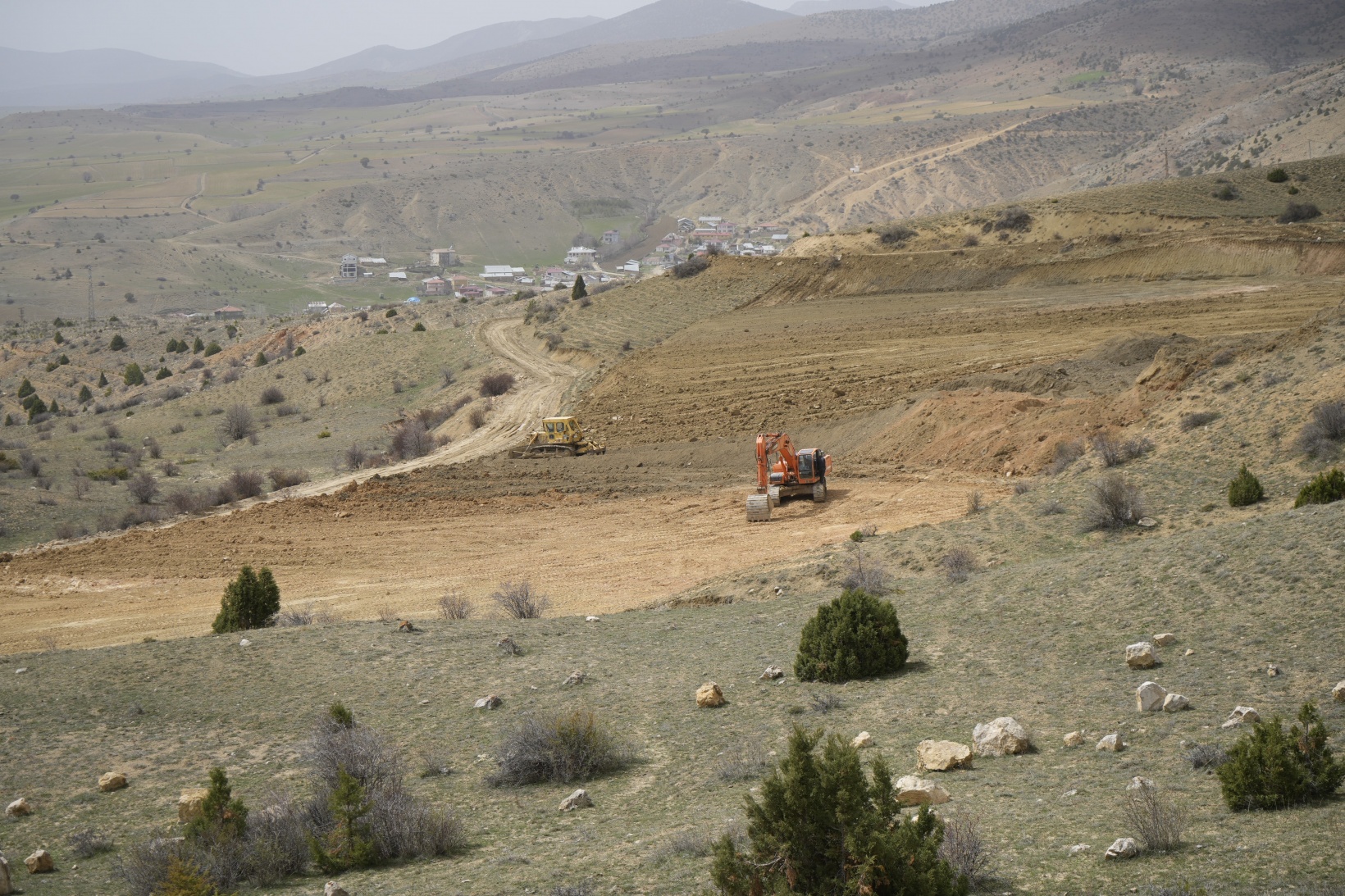 Gümüşhane'de vatandaşlar köylerine yapılması planlanan köpek barınağına tepki gösterdi 6