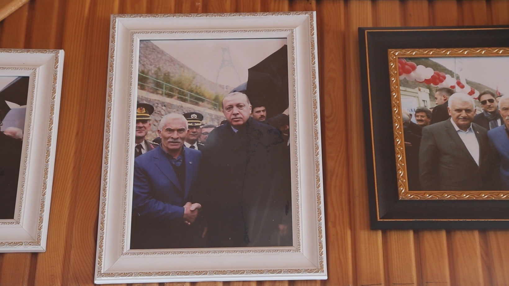 Demirel ve Özal’dan bu yana bütün devlet adamlarının fotoğraflarını tesisinde sergiliyor 2