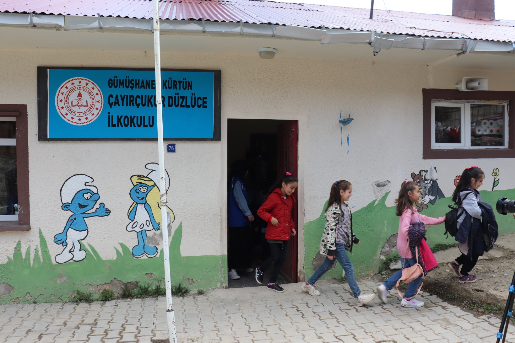 Köy okulundaki çocuklar hayatlarında ilk defa sinemayla tanıştı 15