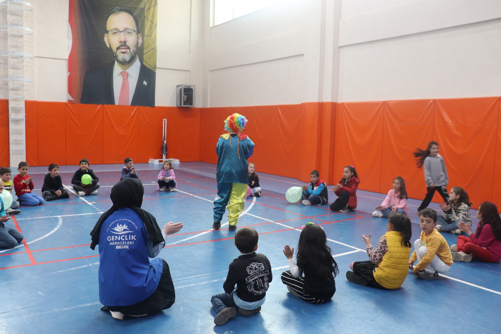 Köy okulundaki çocuklar hayatlarında ilk defa sinemayla tanıştı 33
