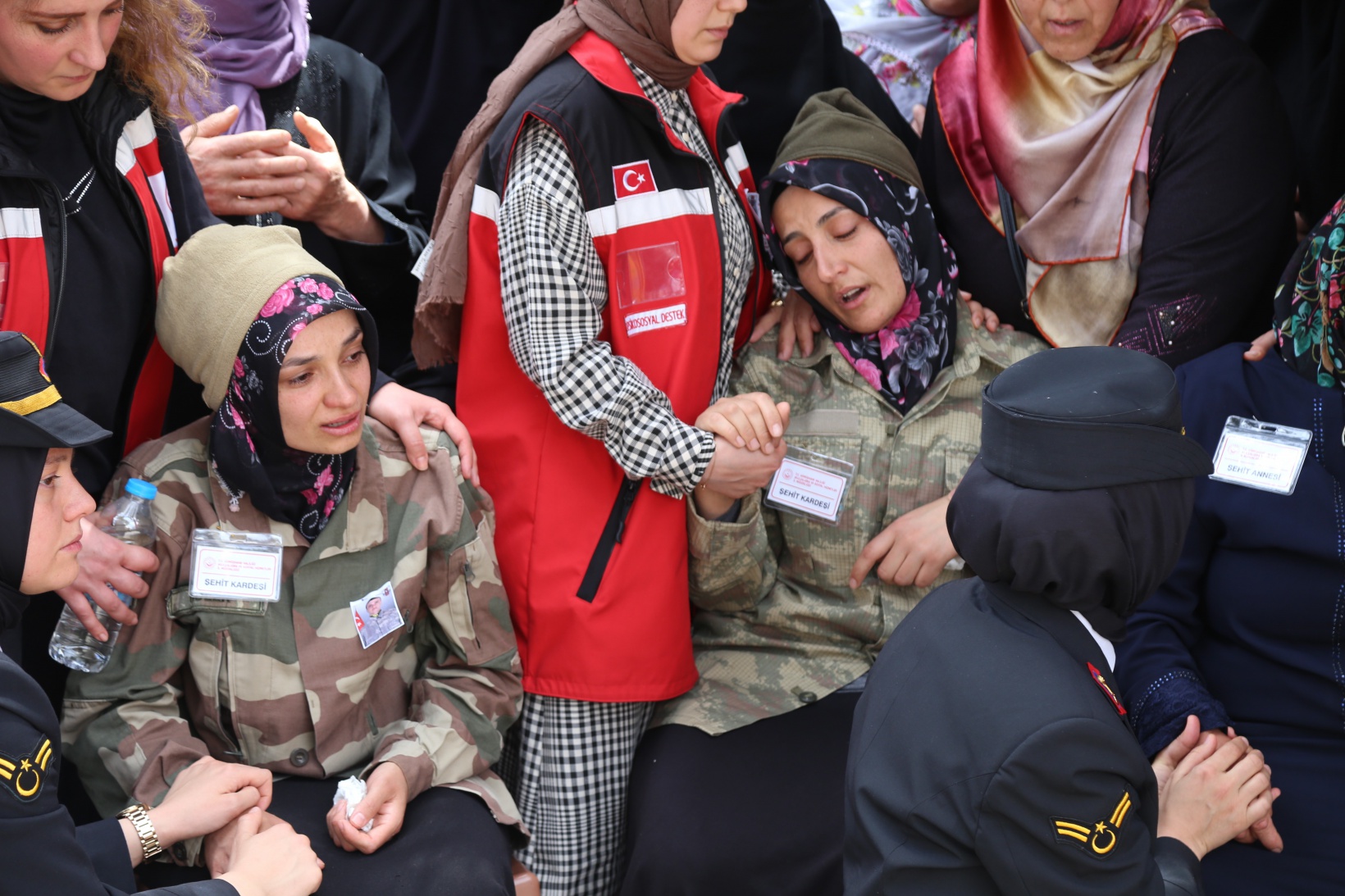 Şehidimiz son yolculuğuna uğurlandı 4