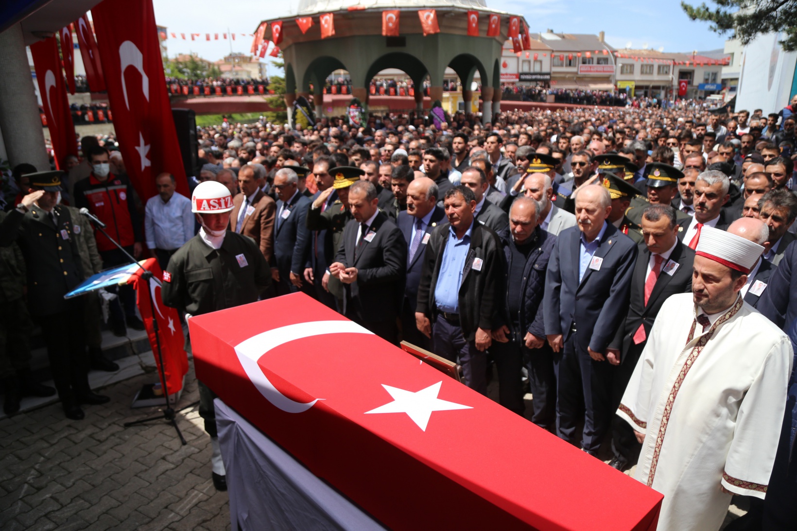 Şehidimiz son yolculuğuna uğurlandı 12
