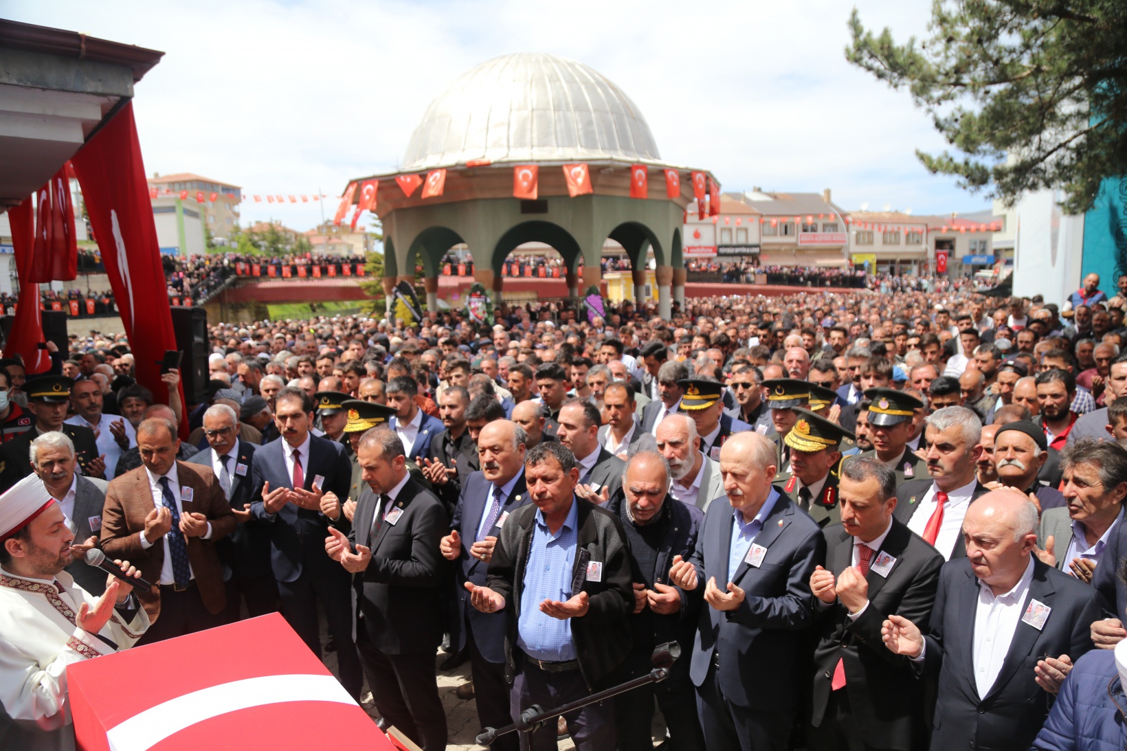 Şehidimiz son yolculuğuna uğurlandı 14