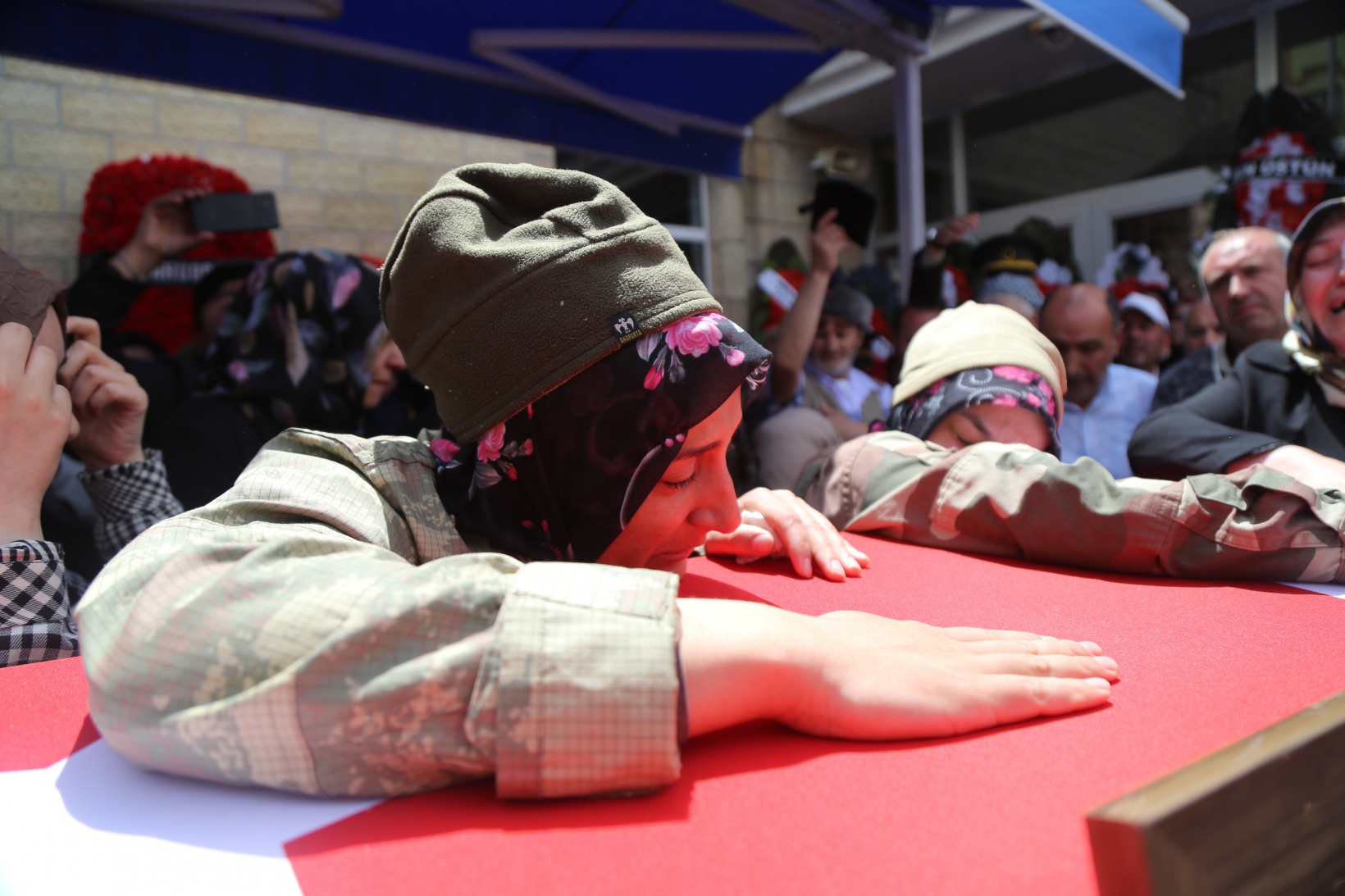 Şehidimiz son yolculuğuna uğurlandı 1