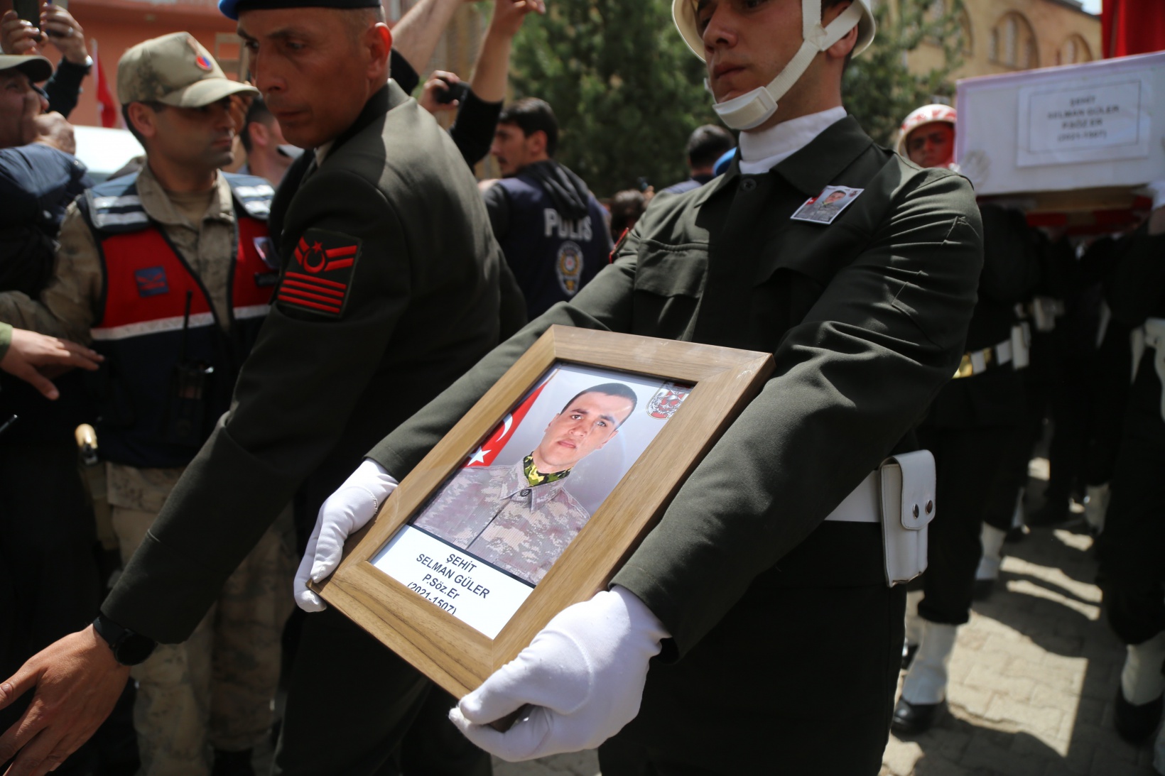 Şehidimiz son yolculuğuna uğurlandı 2