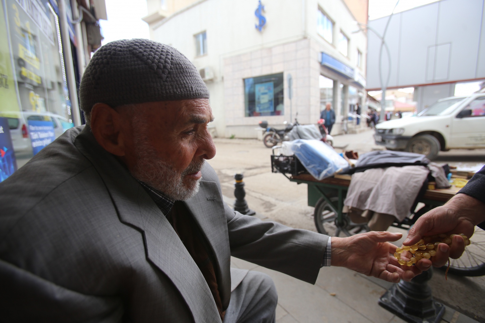 93 yaşındaki Hasan dede gençlere taş çıkartıyor 1
