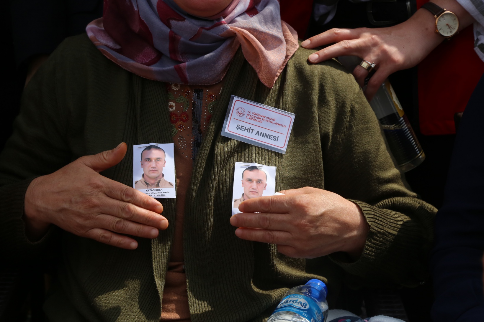 Şehit Bekçi Oltan Koca son yolculuğuna uğurlandı 3