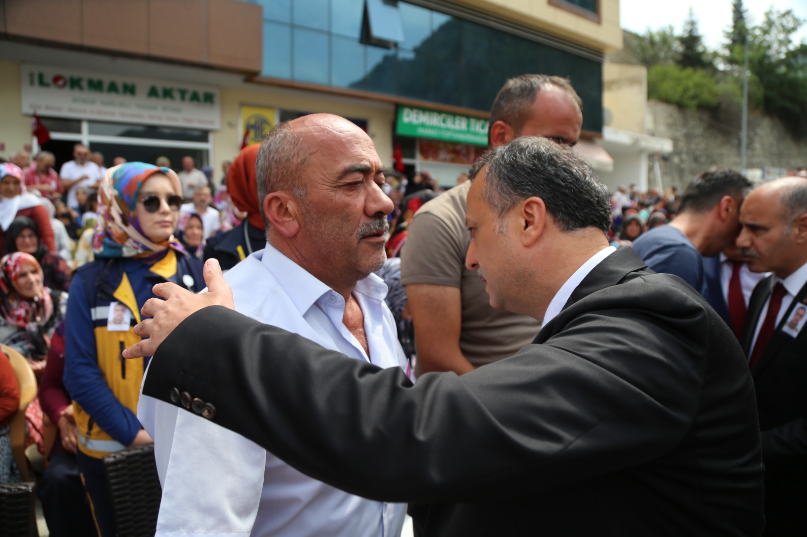 Şehit Bekçi Oltan Koca son yolculuğuna uğurlandı 7