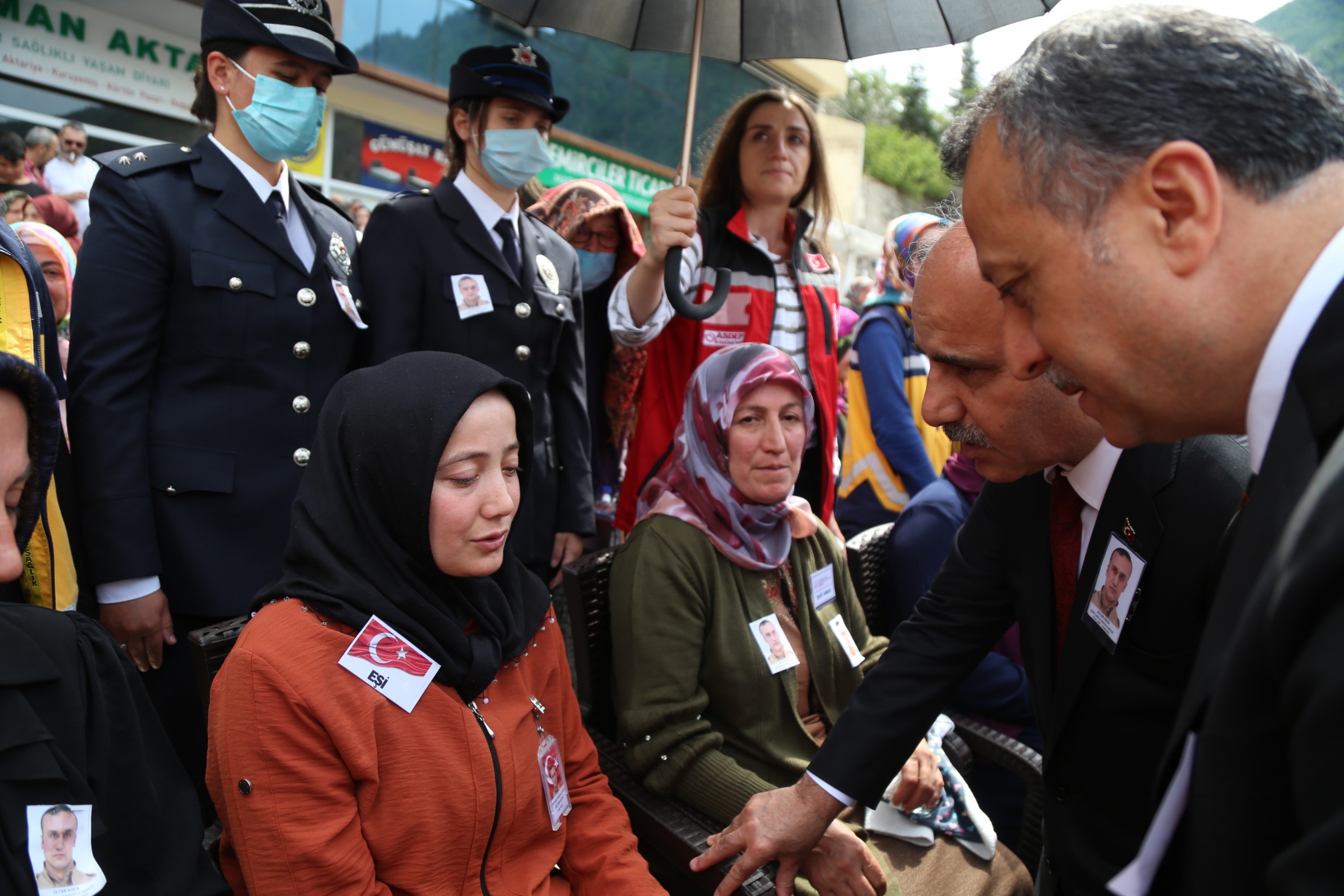 Şehit Bekçi Oltan Koca son yolculuğuna uğurlandı 11