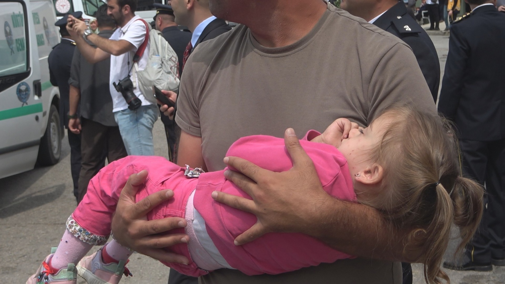 Şehit Bekçi Oltan Koca son yolculuğuna uğurlandı 6