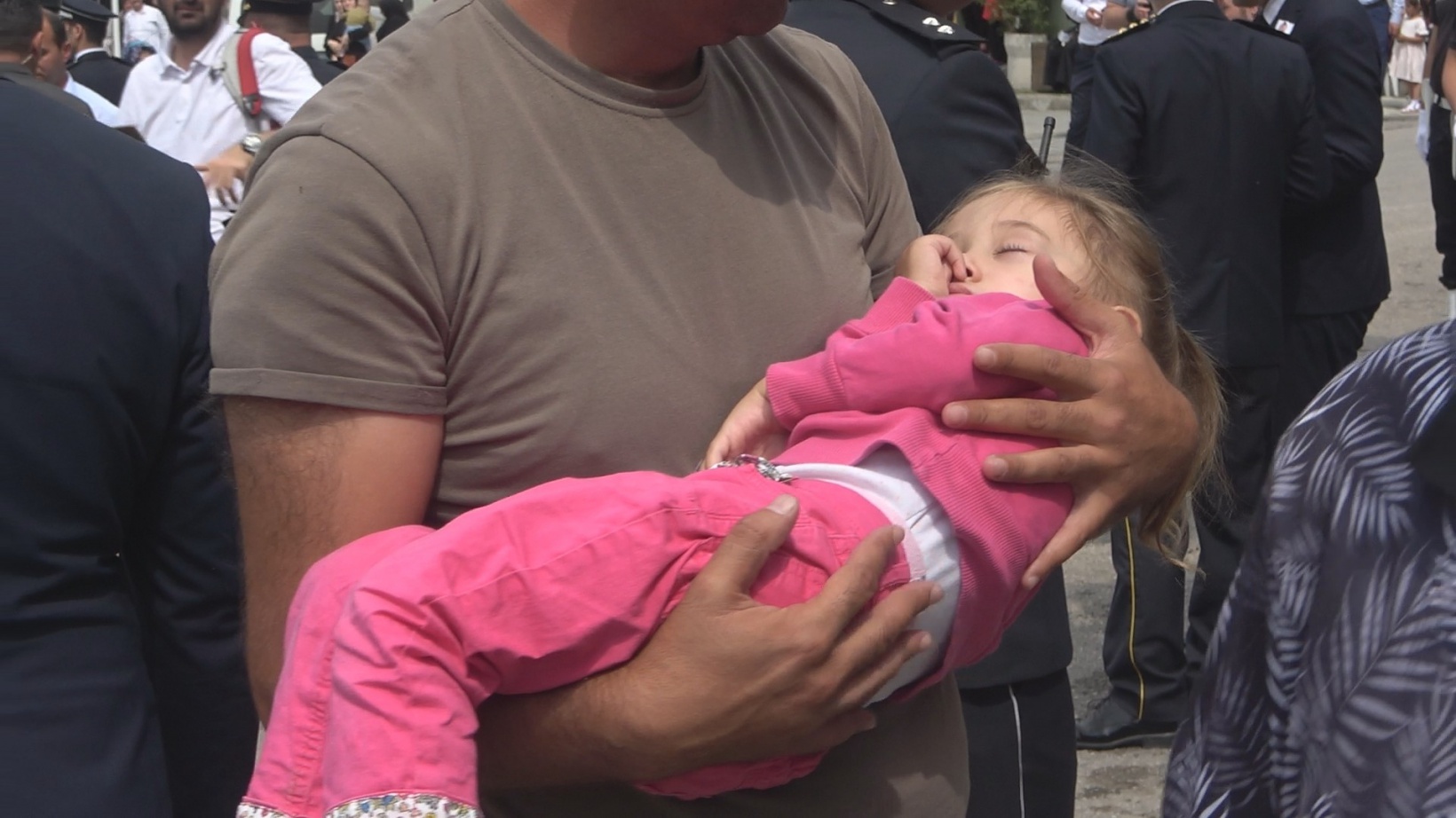 Şehit Bekçi Oltan Koca son yolculuğuna uğurlandı 14