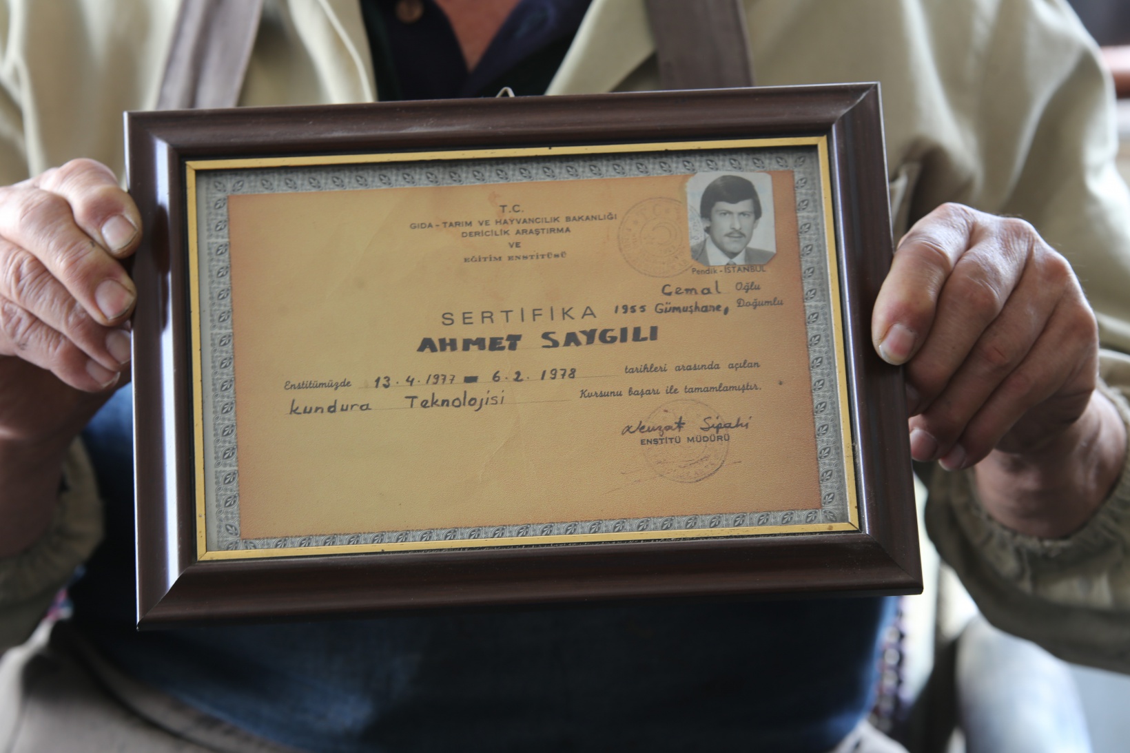 O mesleğinin belki de tek mekteplisi 8