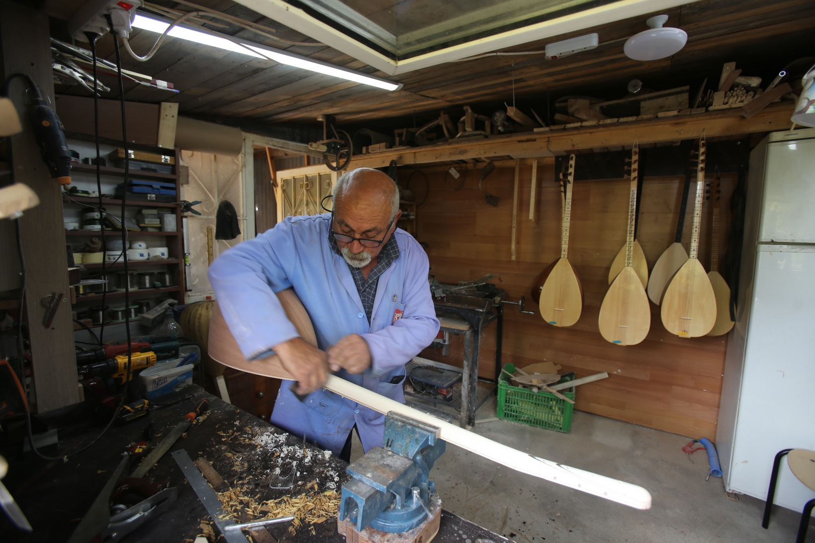 Bağlama çalmayı öğrenmeden bağlama yapmayı öğrendi 4