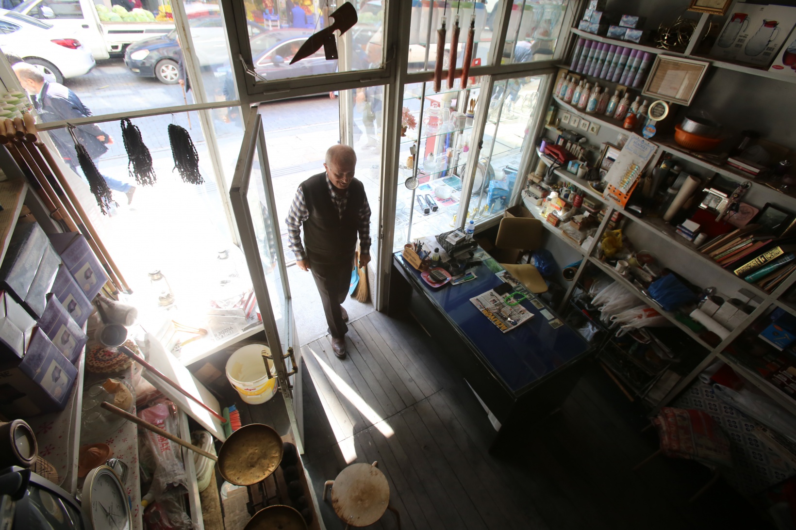 Bu dükkana gelenler hiçbir şey alamadan dönüyor 5