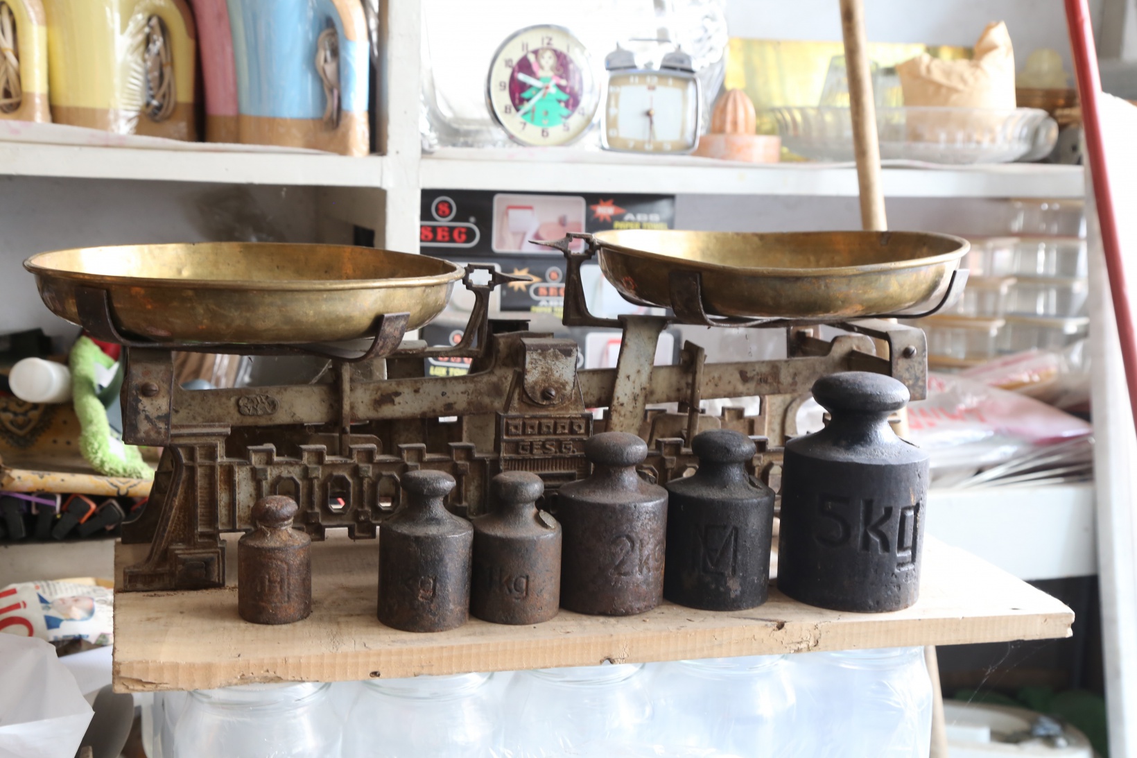 Bu dükkana gelenler hiçbir şey alamadan dönüyor 9