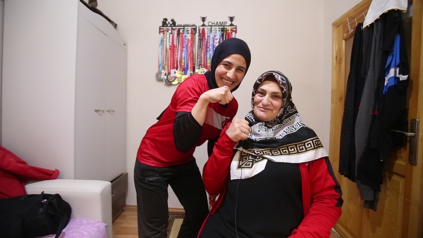 ‘Erkek sporu yapamazsın’ diyenlere inat bilek güreşinde 5 kez dünya şampiyonu oldu 3