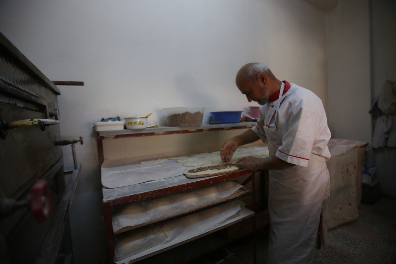 37 yıldır pide salonu işleten yaşlı çift sadece Çarşamba günleri hizmet veriyor 5