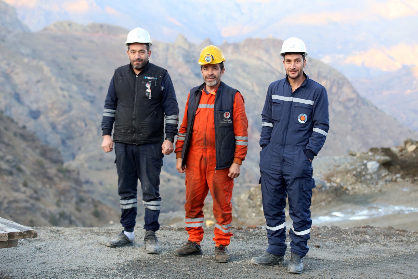 Gümüşhane’de 3 kardeş yer altında ekmek kavgası veriyor 12