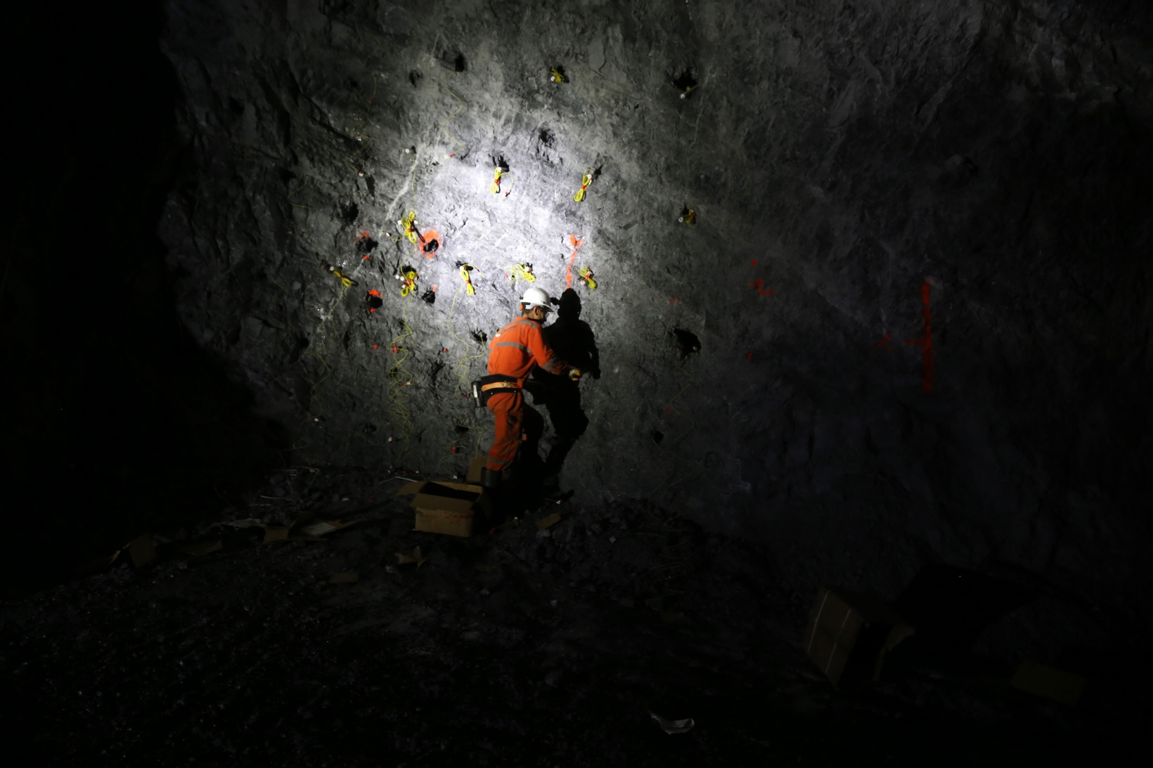 Gümüşhane’de 3 kardeş yer altında ekmek kavgası veriyor 3