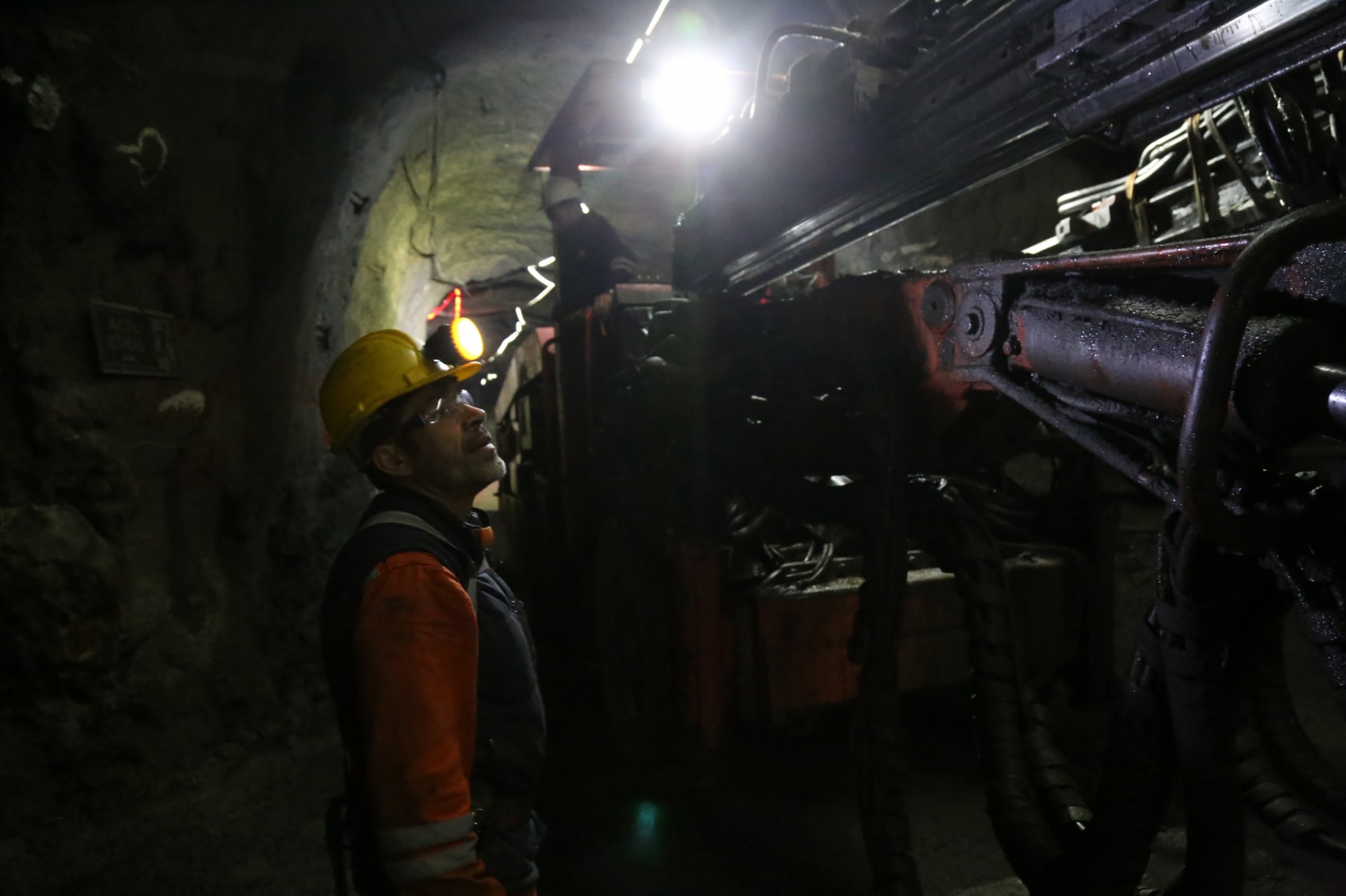 Gümüşhane’de 3 kardeş yer altında ekmek kavgası veriyor 10