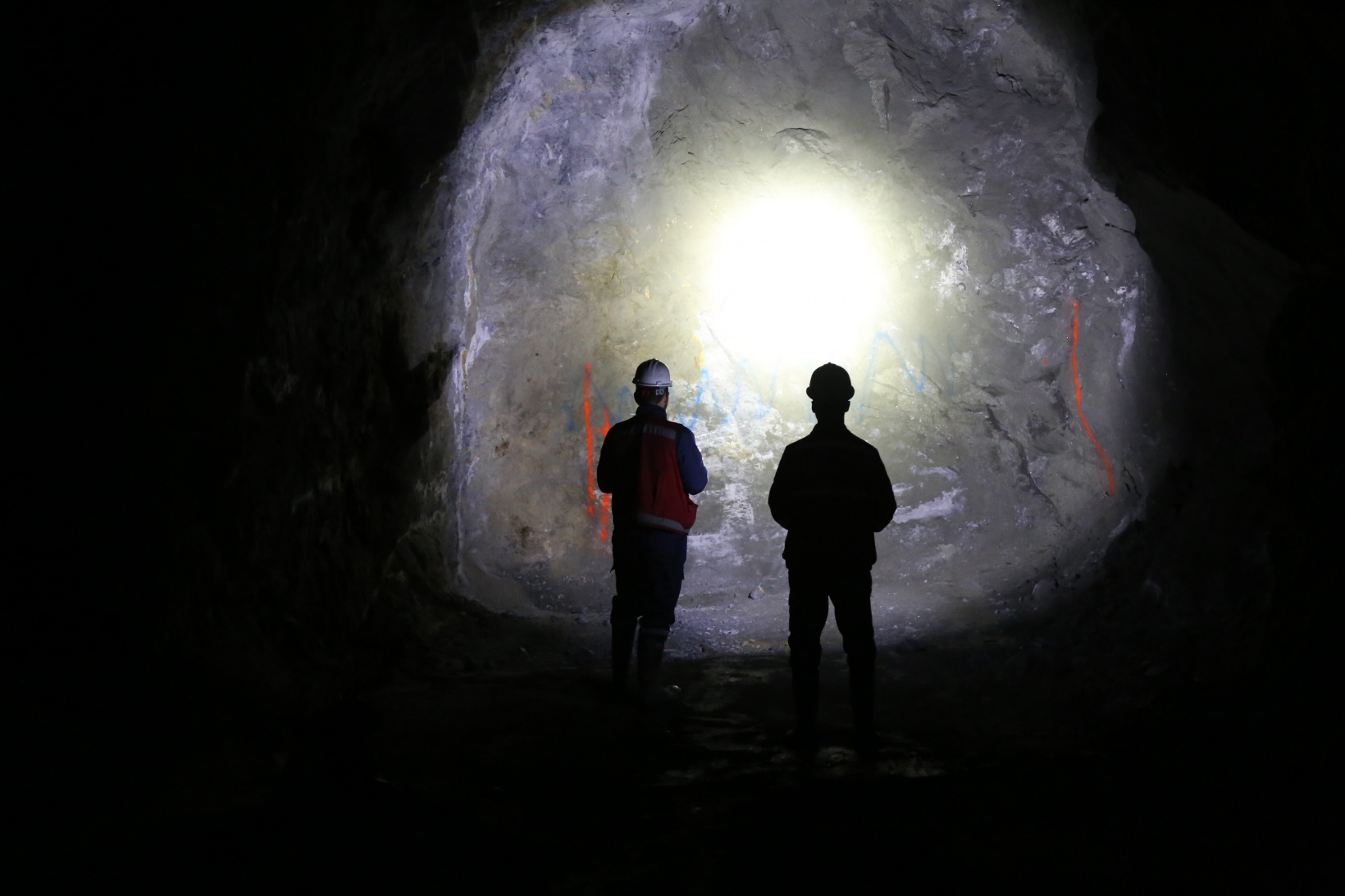 Gümüşhane’de 3 kardeş yer altında ekmek kavgası veriyor 7