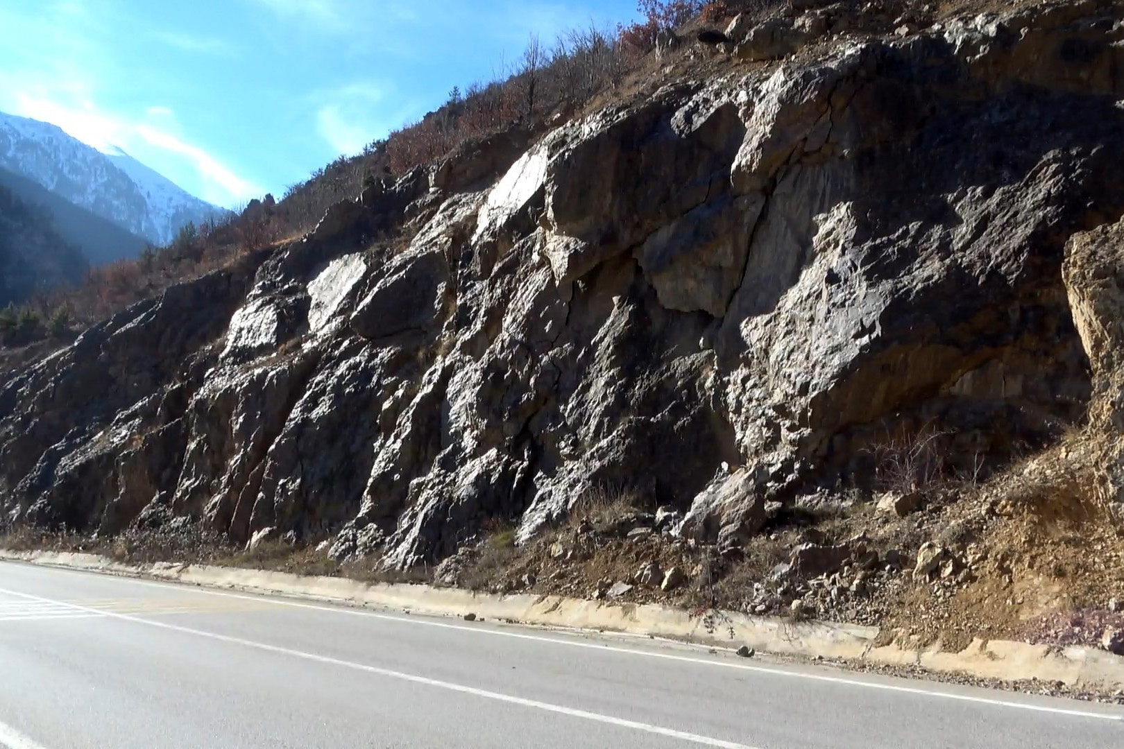 Kürtün yolu tehlike dolu! 10