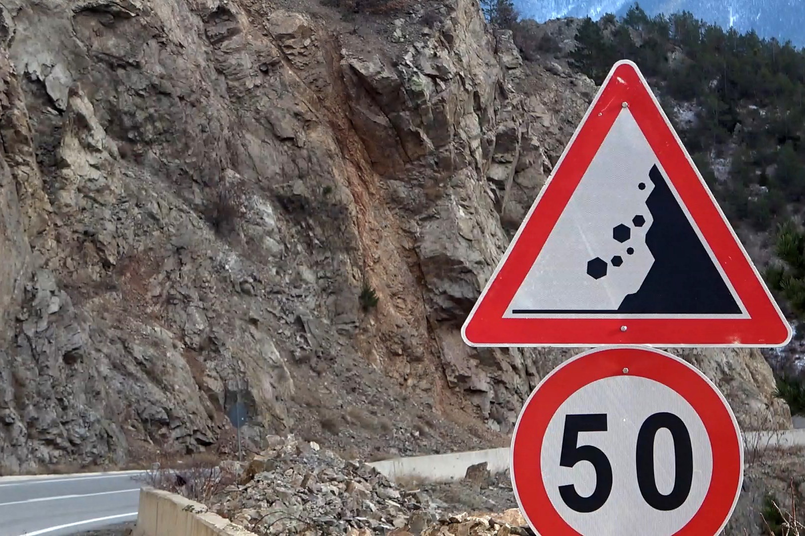 Kürtün yolu tehlike dolu! 6