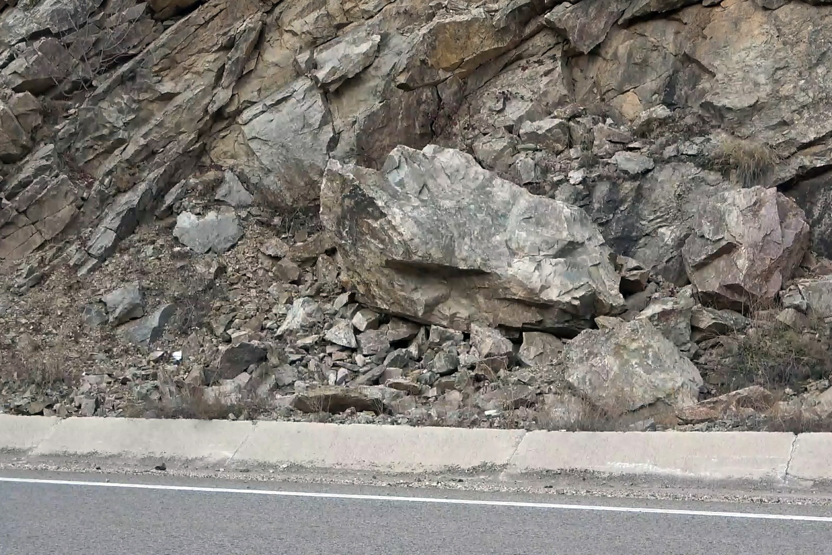 Kürtün yolu tehlike dolu! 5