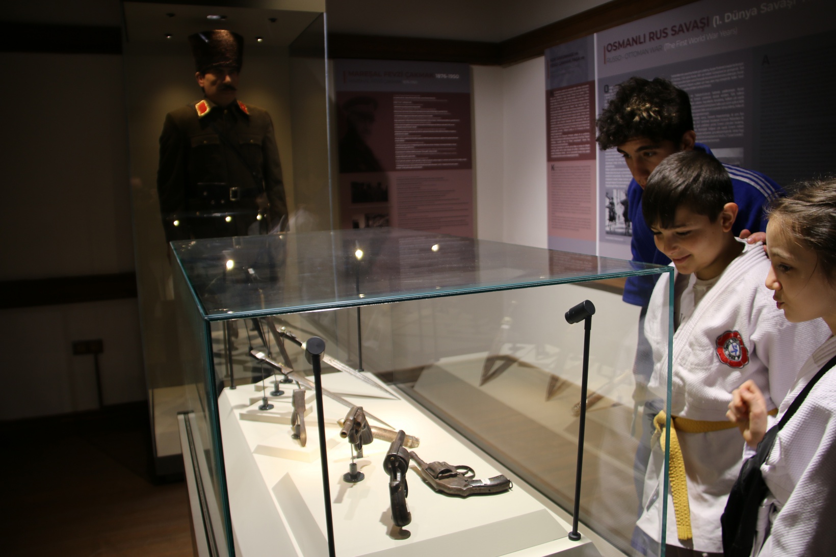 Minik sporcular karne hediyesi olarak müze gezdi 2