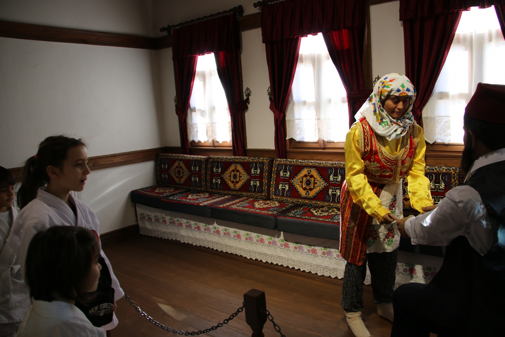 Minik sporcular karne hediyesi olarak müze gezdi 7